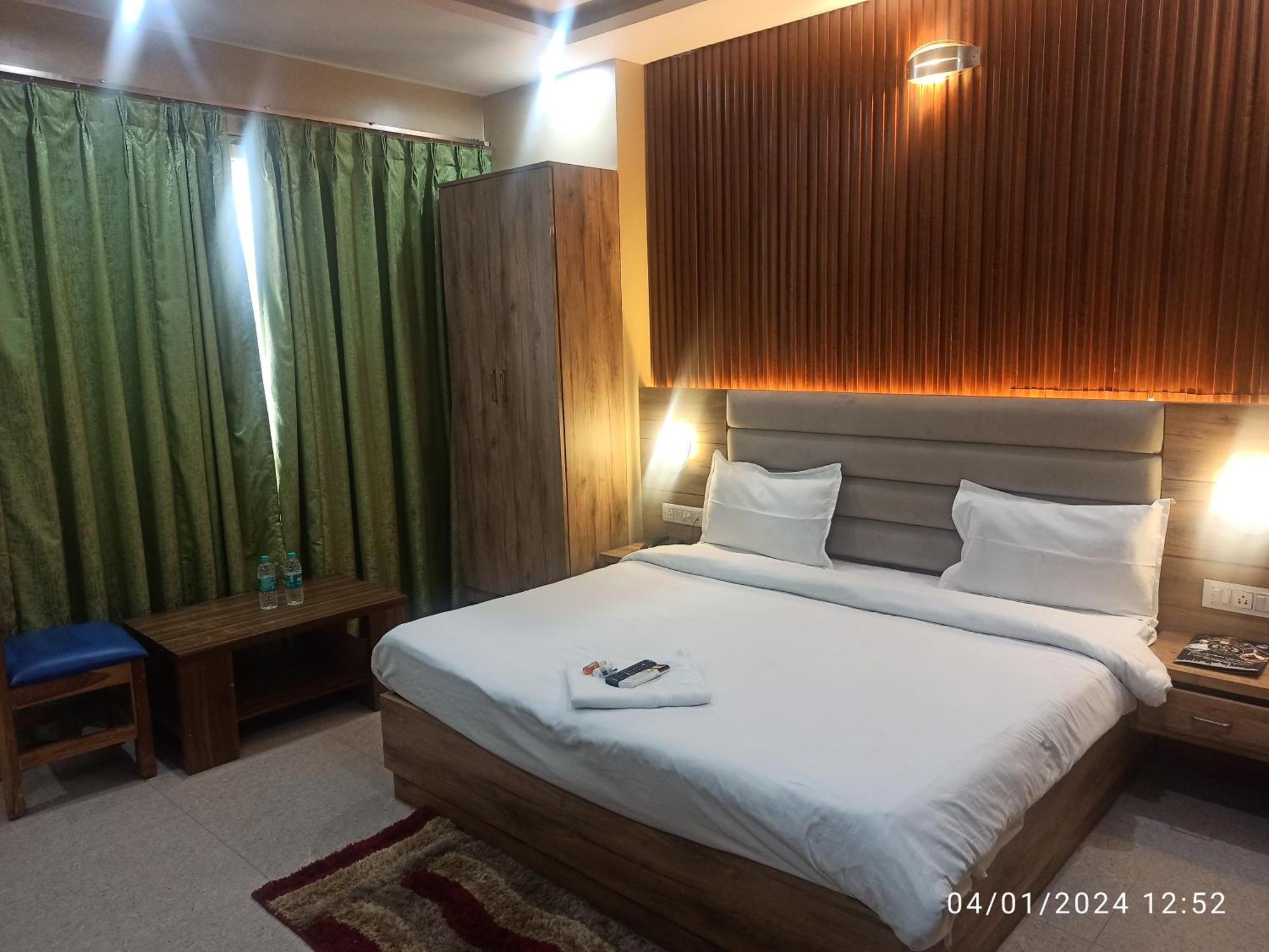Icyhotels Hl Inn Chinhat Екстер'єр фото